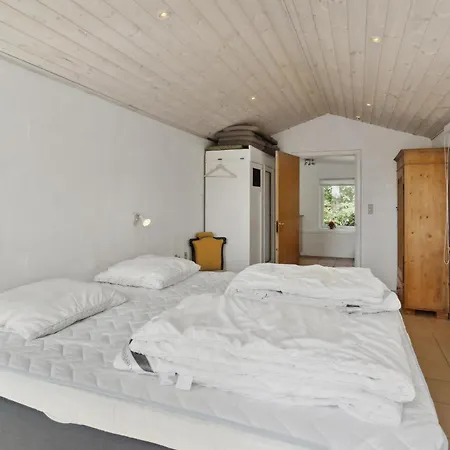 2 Bedroom Cozy In Sydals Skovby (Syddanmark)
